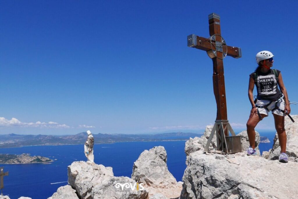 trekking a Tavolara e salita a punta cannone con guida escursionistica