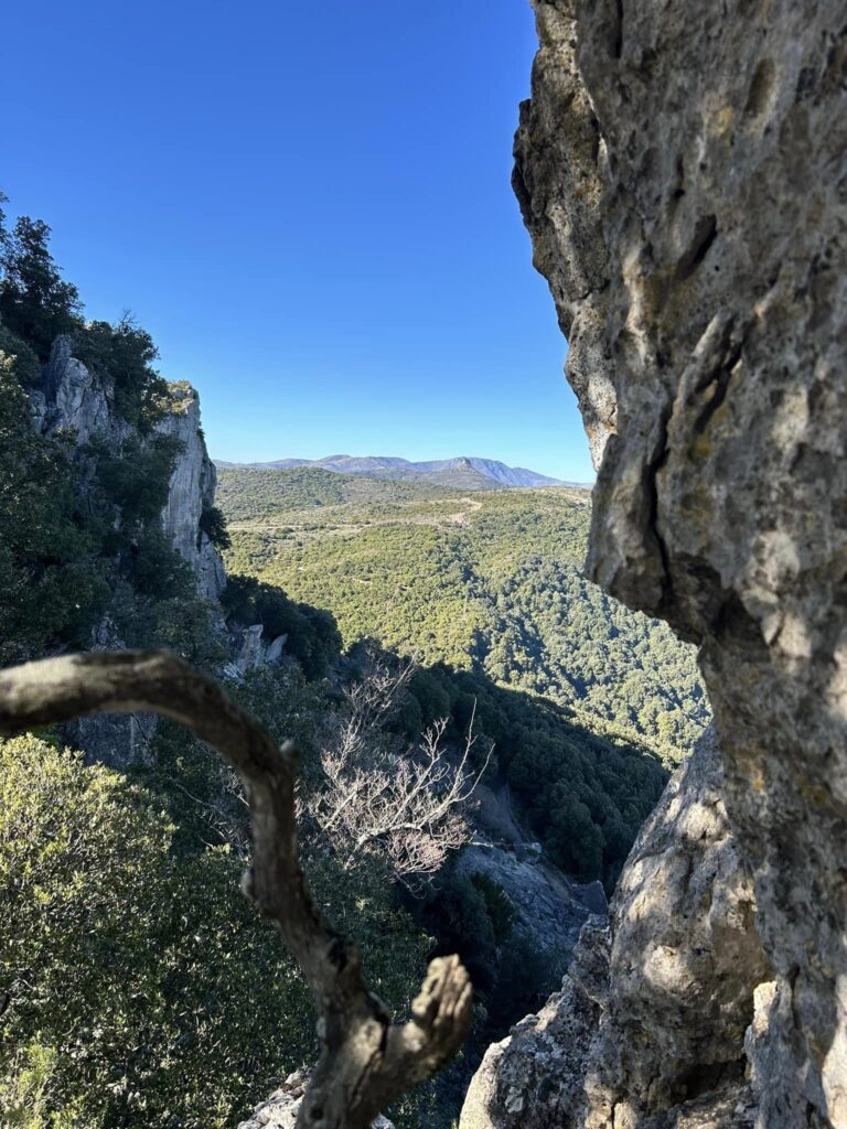 panorama-da-Perdu-Isu-con-Perda-liana-sullo-sfondo