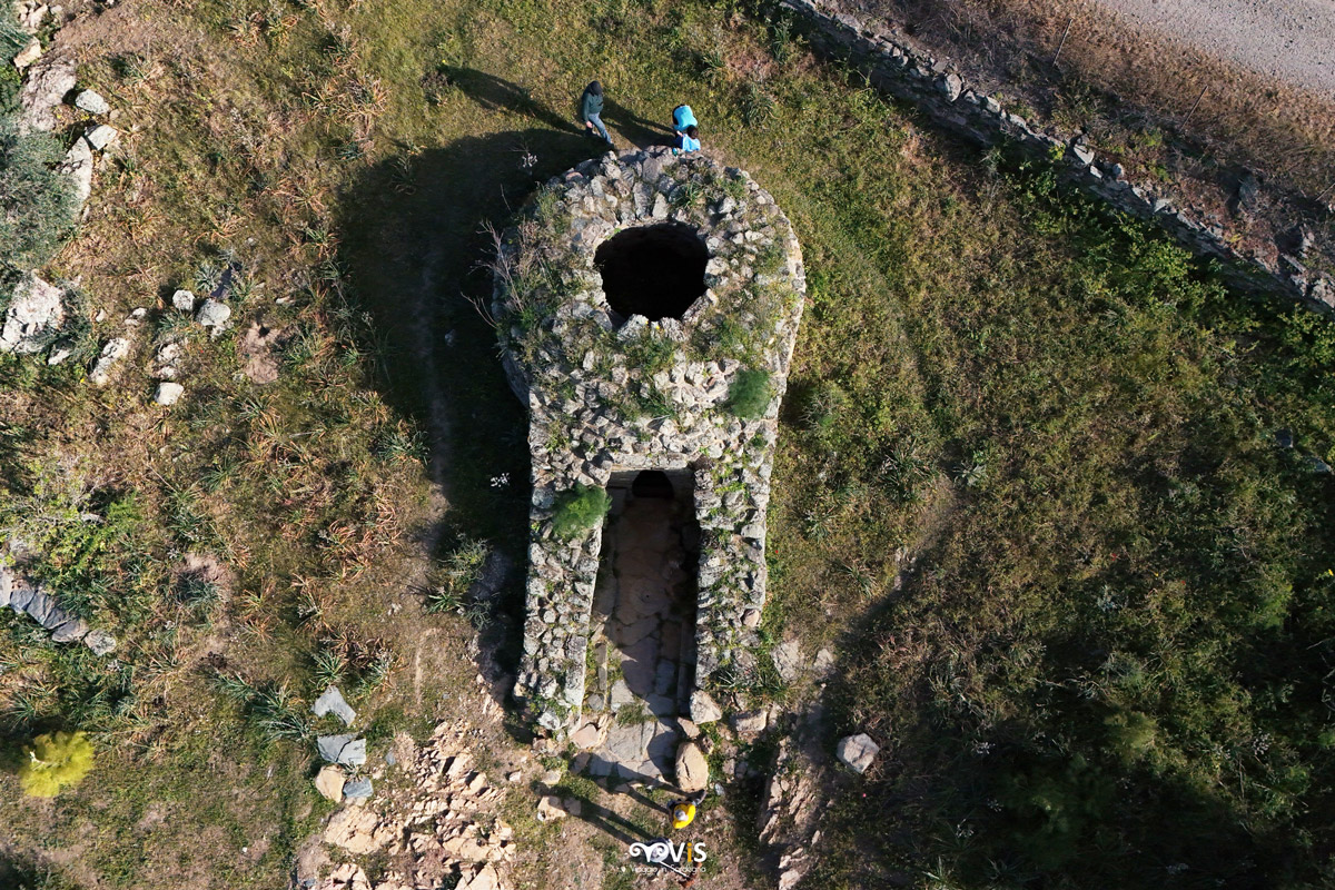 Pozzo sacro di Is Pirois visto dall'alto