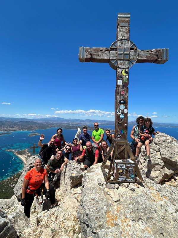 Trekking a Tavolara, ascesa a Punta Cannone la croce in vetta
