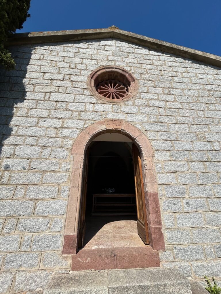 L'esterno della Chiesa di Santa Maria Maddalena a Lollove